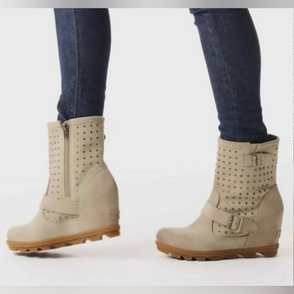 GUC Sorel Joan of Arctic Wedge II Studded Boots - US Size 8